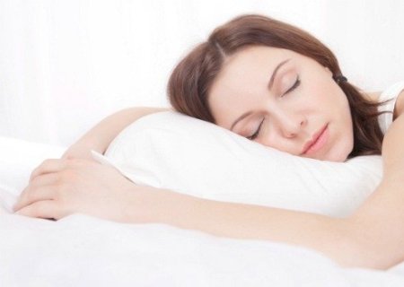 Como o seu jeito de dormir pode influenciar a saúde do coração