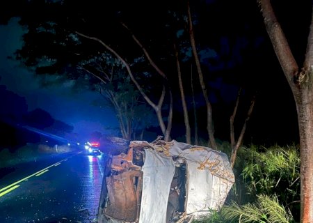 Capotamento mobiliza Corpo de Bombeiros nas proximidades da JBS em Nova Andradina