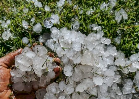 Fortes chuvas com granizo causou prejuízos ainda incalculáveis em Ivinhema