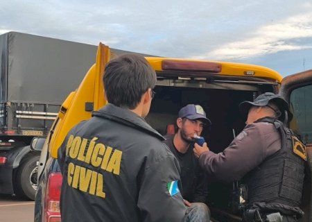 Bêbado, motorista de carreta que matou mulher e arrastou moto é preso em flagrante