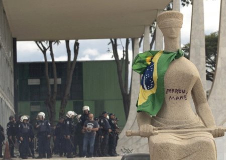 Moraes dá 48 horas para 'Débora do Batom' explicar falhas em tornozeleira eletrônica