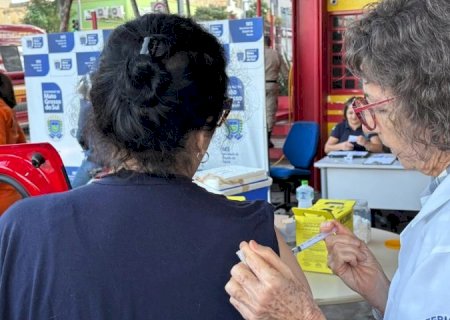 Com atendimento a motoristas e pedestres, drive-thru da vacinação registra cerca de 4 mil doses aplicadas
