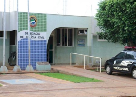 Dupla é presa furtando pneus de pátio do Detran em Sidrolândia