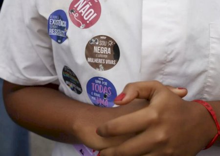 Quase 50% das mulheres maiores de 16 anos sofreram assédio em 2025