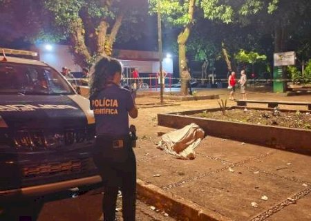 Homem é encontrado morto em praça de Dourados após passar mal