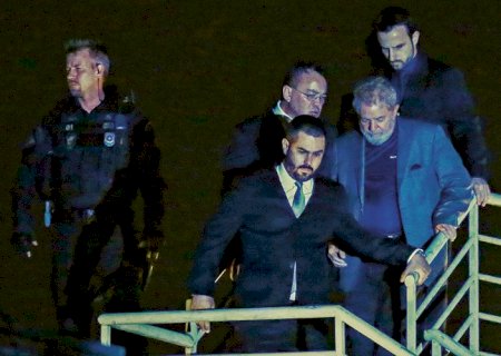 Histórico desafia vaticínio de Flávio Bolsonaro sobre Lula