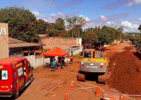 Trabalhador morre soterrado durante obra de rede de esgoto