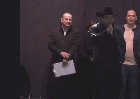 Discurso de Rodolfo termina em confusão e “peteleco' em chapéu durante festa em Mundo Novo