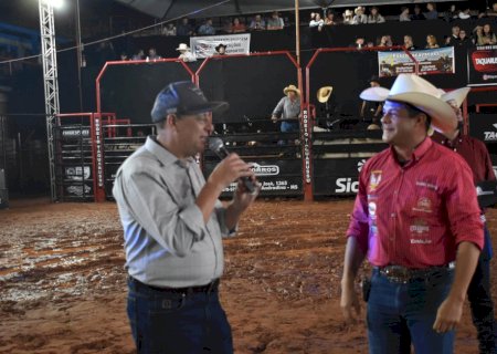 Chuva não para a festa: 35ª Festa do Peão de Taquarussu mantém arena lotada e emoção até amanhecer