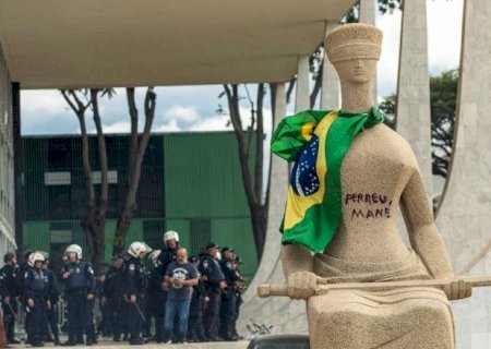 'Débora do batom' pede redução de pena ao STF após derrubada de veto à Dosimetria