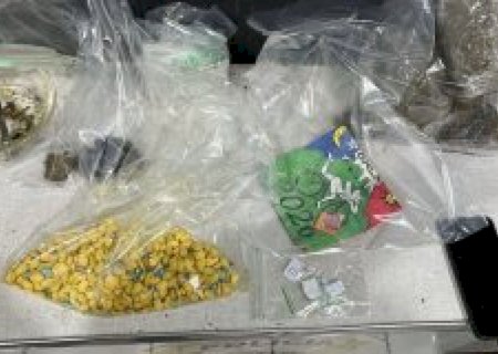 Operação prende casal e revela estoque de ecstasy, LSD e haxixe em residência