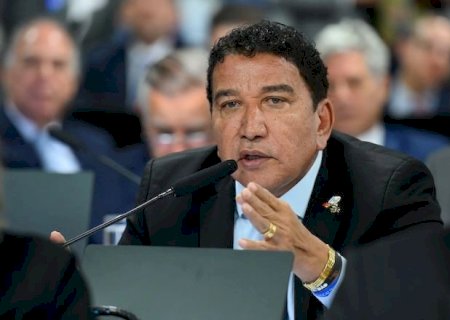 Técnica de enfermagem diz estar com medo e que tapa de Magno Malta foi “muito forte”