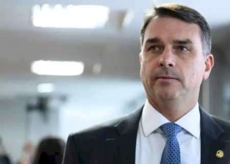 Flávio Bolsonaro diz que continuará trabalhando pelo fim da reeleição presidencial