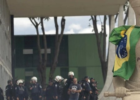 Moraes rejeita revisar pena de Débora do Batom, condenada pelo 8/1