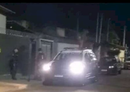 Homem tenta atacar pai idoso com faca e morre baleado pela polícia