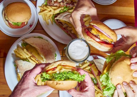 Canetas emagrecedoras agem para silenciar pensamentos obsessivos sobre comida