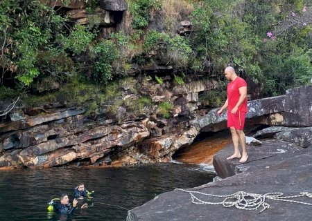 Homem morre afogado após salvar esposa em cachoeira