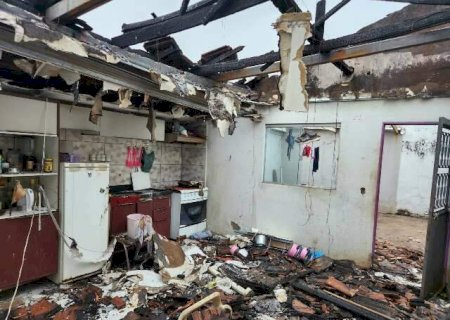 Rapaz é preso suspeito de atear fogo na casa da ex por não aceitar término