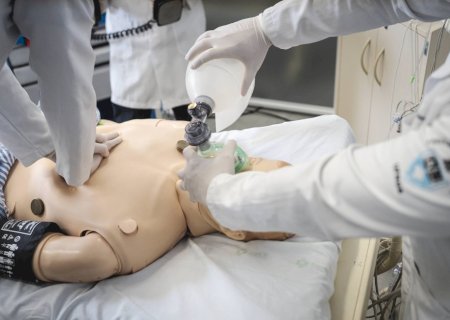 Atrasado em relação ao mundo, Brasil prepara plano de atualização de médicos já formados