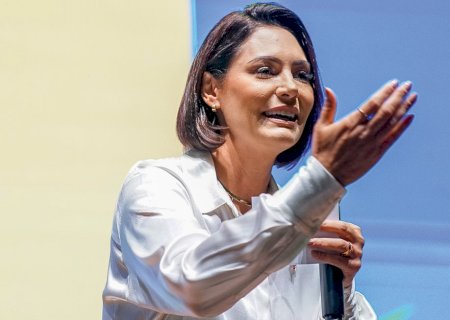 Michelle Bolsonaro sai em defesa da Ypê após suspensão da Anvisa