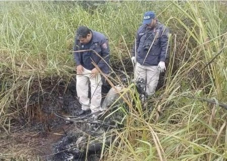 Homem é assassinado e corpo queimado ao lado de moto na fronteira
