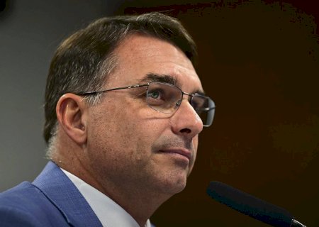 Flávio Bolsonaro defende redução da maioridade penal para 14 anos em casos de estupro
