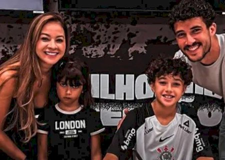 Filho do zagueiro Gustavo Henrique assina o primeiro contrato com o Corinthians
