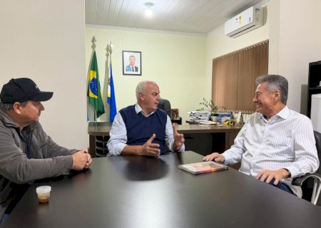 Hashioka cumpre agenda em Caracol e debate ações para o desenvolvimento regional