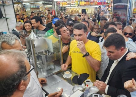 Flávio Bolsonaro vê 'perseguição' em operação contra ONG de produtora | G1