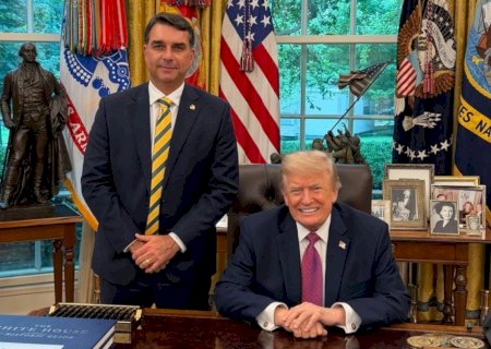 Trump posta foto ao lado de Flávio e elogia: ‘um jovem inteligente que ama muito o seu país’