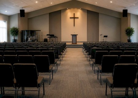 Igreja expulsa pastor preso em operação contra prostituição