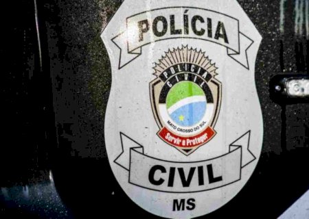 Mulher é conduzida à delegacia após suspeita de agredir enteada de 12 anos com TEA