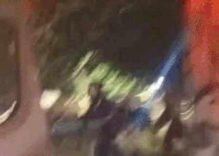 Homem é executado a tiros durante transmissão de jogo em praça lotada