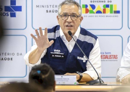 Terapia CAR-T para cânceres do sangue deve chegar ao SUS em um ano, prevê Padilha