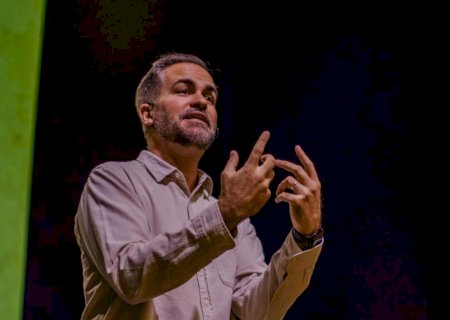 Pastor dá conselho bem-humorado às esposas na Copa