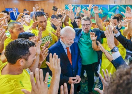 PT critica política nas igrejas, mas quer voto evangélico