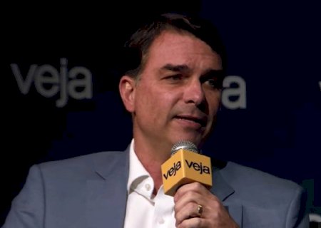 A resposta de Flávio Bolsonaro a críticas ao Bolsa Família