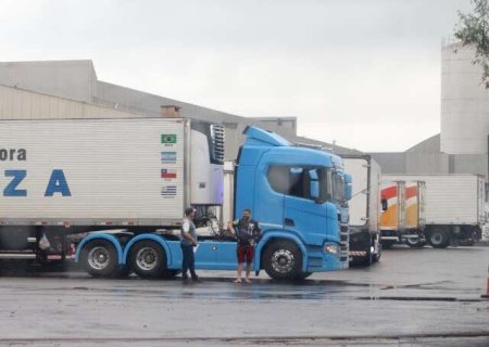 Na estrada, caminhoneiros se viram para tentar assistir Brasil x Marrocos