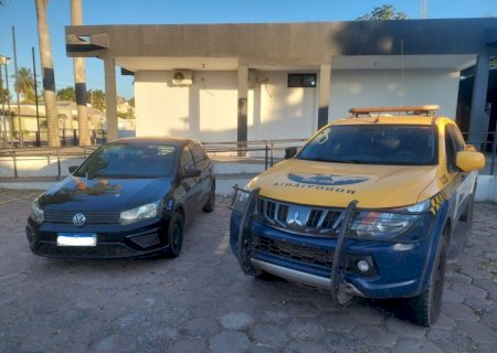 Em MS, polícia intercepta carro furtado que seguia para a fronteira com a Bolívia