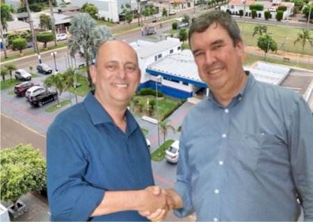 Parceria entre Eduardo Riedel e Clóvis do Banco garante mais de R$ 4,4 milhões em pavimentação para Taquarussu