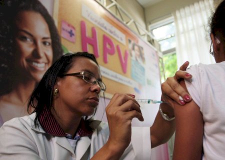 Vacina contra HPV reduz mortes de jovens por câncer do colo do útero na Inglaterra