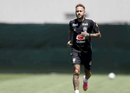 Neymar vai a campo pela primeira vez em treino da seleção brasileira