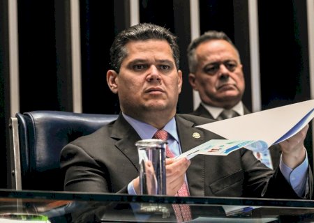 PEC do fim da escala 6×1 pode ter virada em reunião de Alcolumbre com autores