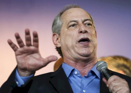 'Não vi e nem vou ver', diz Ciro sobre vídeo de Michelle Bolsonaro contra Flávio