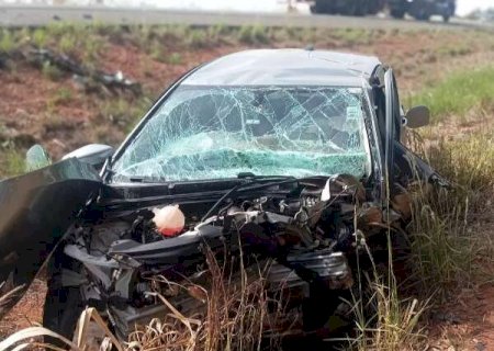 Dois morrem em batida frontal entre carros na rodovia em Aparecida do Taboado
