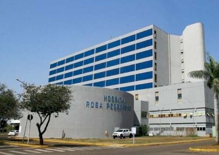 Criança de 3 anos fica em coma após se afogar em piscina e corre risco de morte