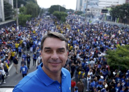 Marcha para Jesus: Flávio diz que ‘mundo do mal será expulso do governo do Brasil’