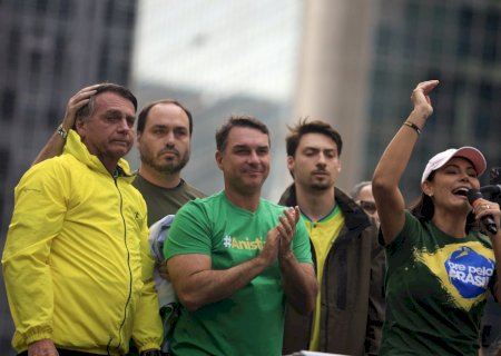 O silêncio de Carlos e Jair Renan sobre o vídeo que rachou a família