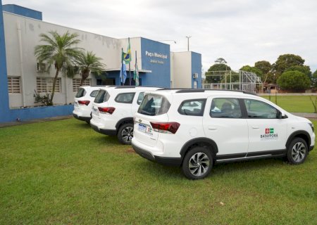 Batayporã investe R$ 446,7 mil e entrega três veículos novos para a Saúde
