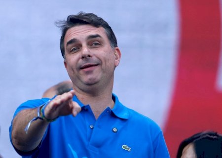 Flávio Bolsonaro pede que Mendonça seja o relator de investigação sobre 'Dark Horse'
